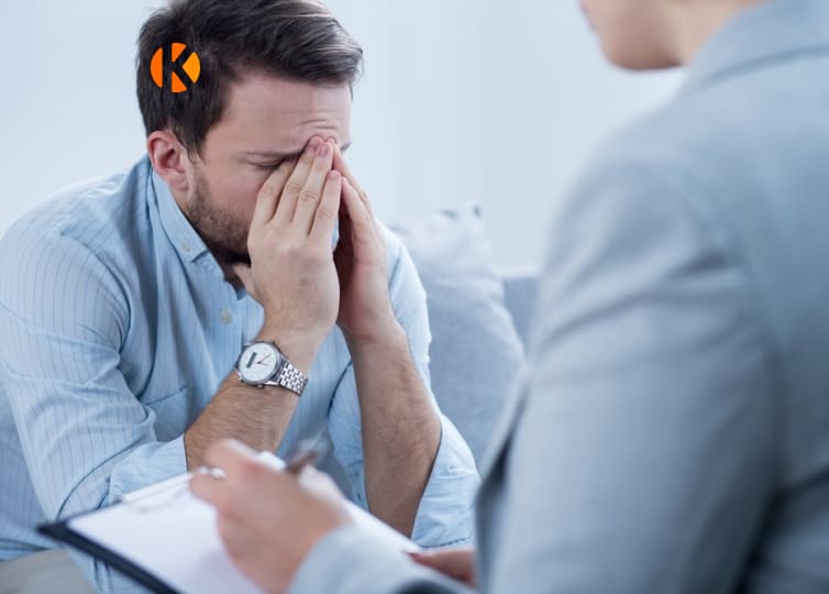 Врач консультирует пациента