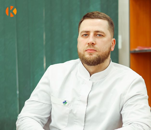 Врач в кабинете клиники